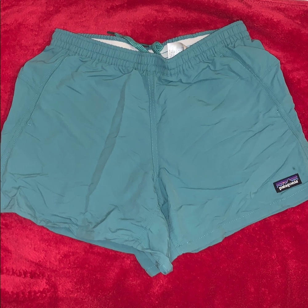 Tourquoise Patagonia baggies!